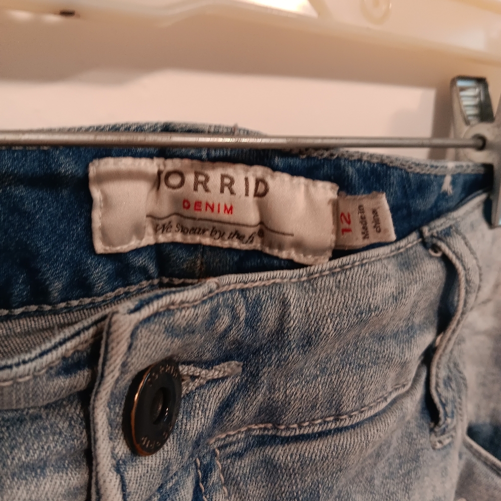 Torrid Distressed Denim Light Wash Shorts - Picture 2 of 4